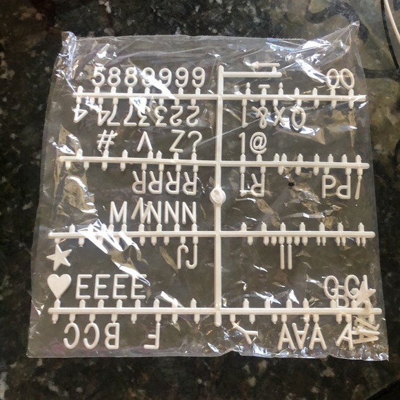 Wooden slat board with changeable letters - Picture 2 of 2